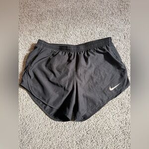 NIKE Athletic Sweat-Wicking Performance Dri-Fit Shorts Built In Briefs Sz Small